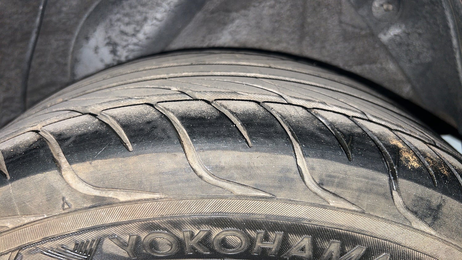 Used 2012 Hyundai i20 Asta 1.4 CRDI Diesel Manual tyres LEFT REAR TYRE TREAD VIEW
