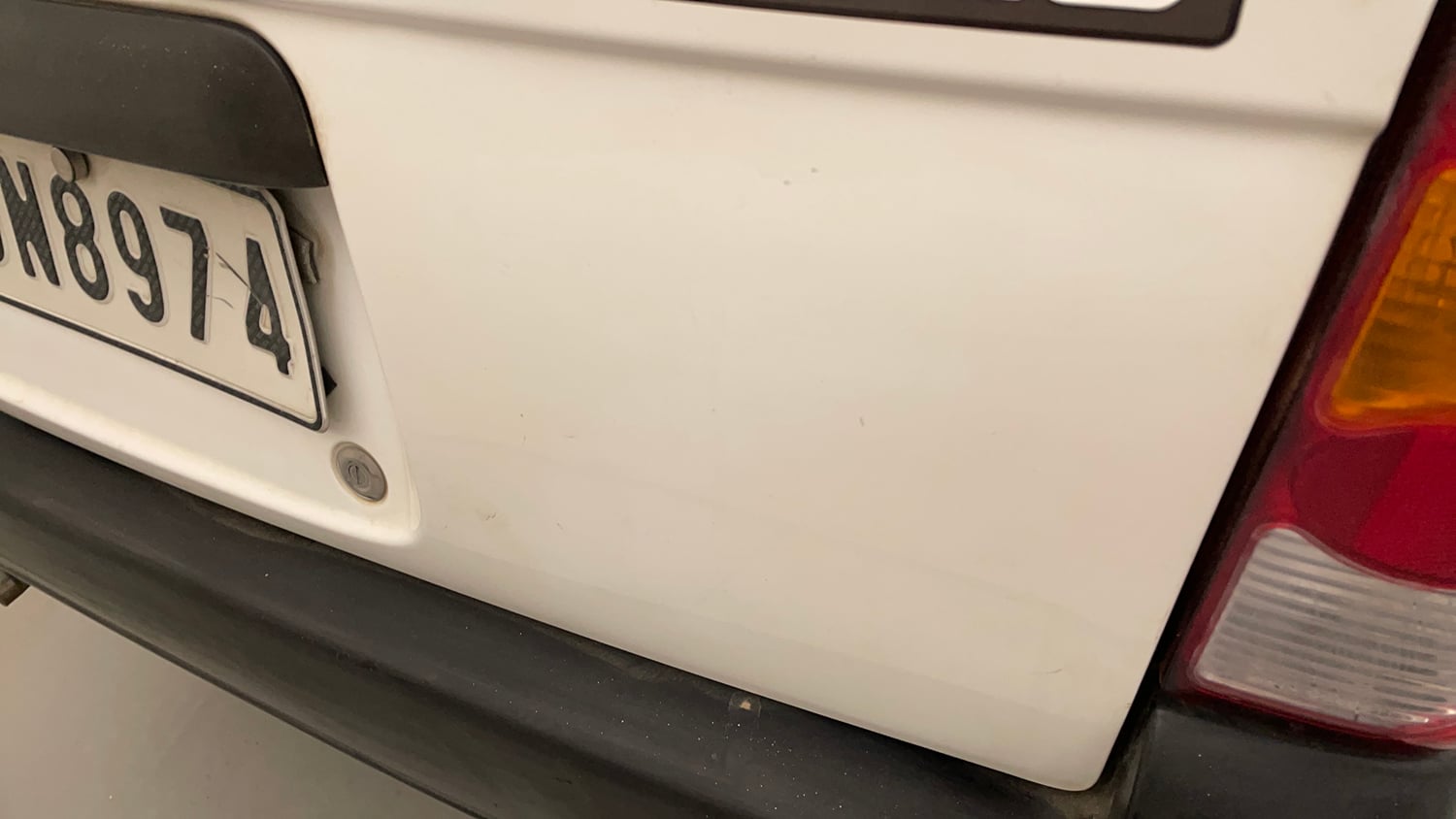 Used 2016 Maruti Suzuki Eeco 5 STR WITH A/C+HTR Petrol Manual dents MINOR SCRATCH