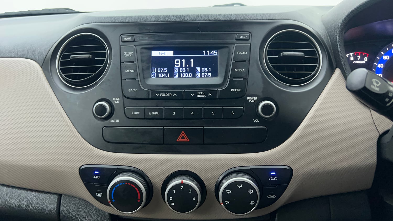 Used 2019 Hyundai Xcent S Petrol Manual interior MUSIC SYSTEM & AC CONTROL VIEW