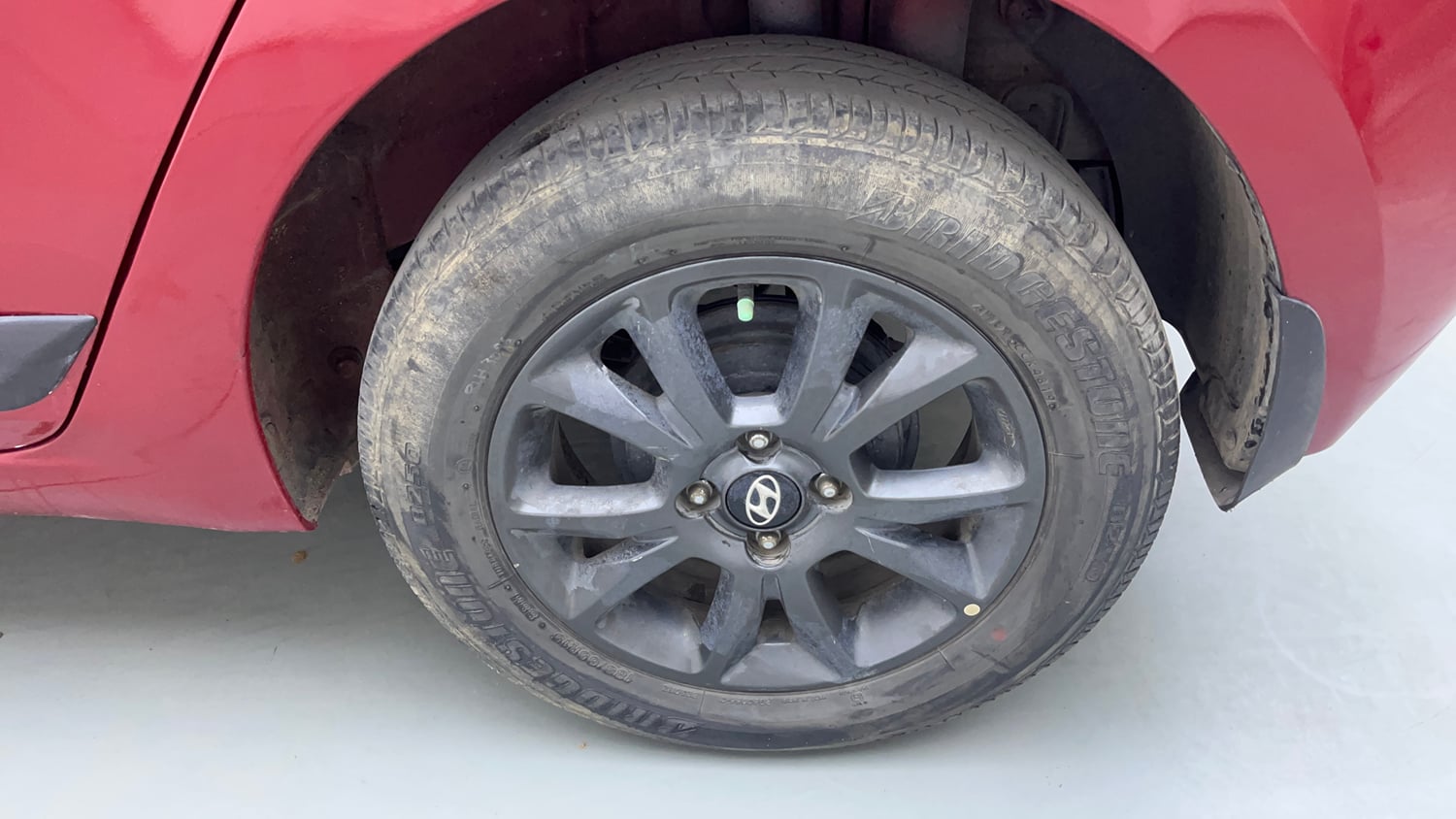Used 2020 Hyundai Elite i20 Sportz Plus 1.2 Petrol Manual tyres LEFT REAR TYRE RIM VIEW