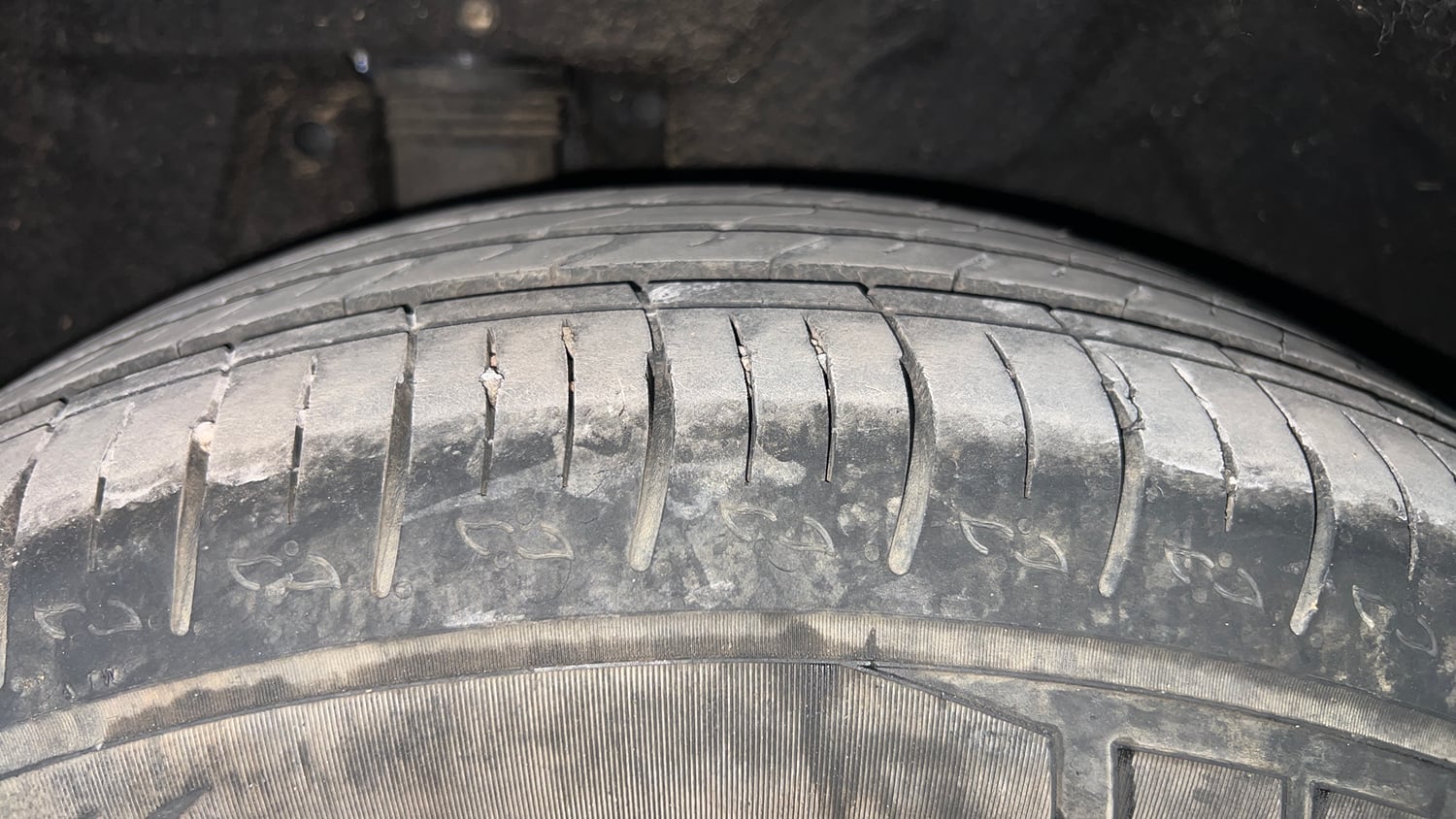 Used 2022 Mahindra XUV700 AX 5 Petrol MT 7 STR Petrol Manual tyres RIGHT REAR TYRE TREAD VIEW