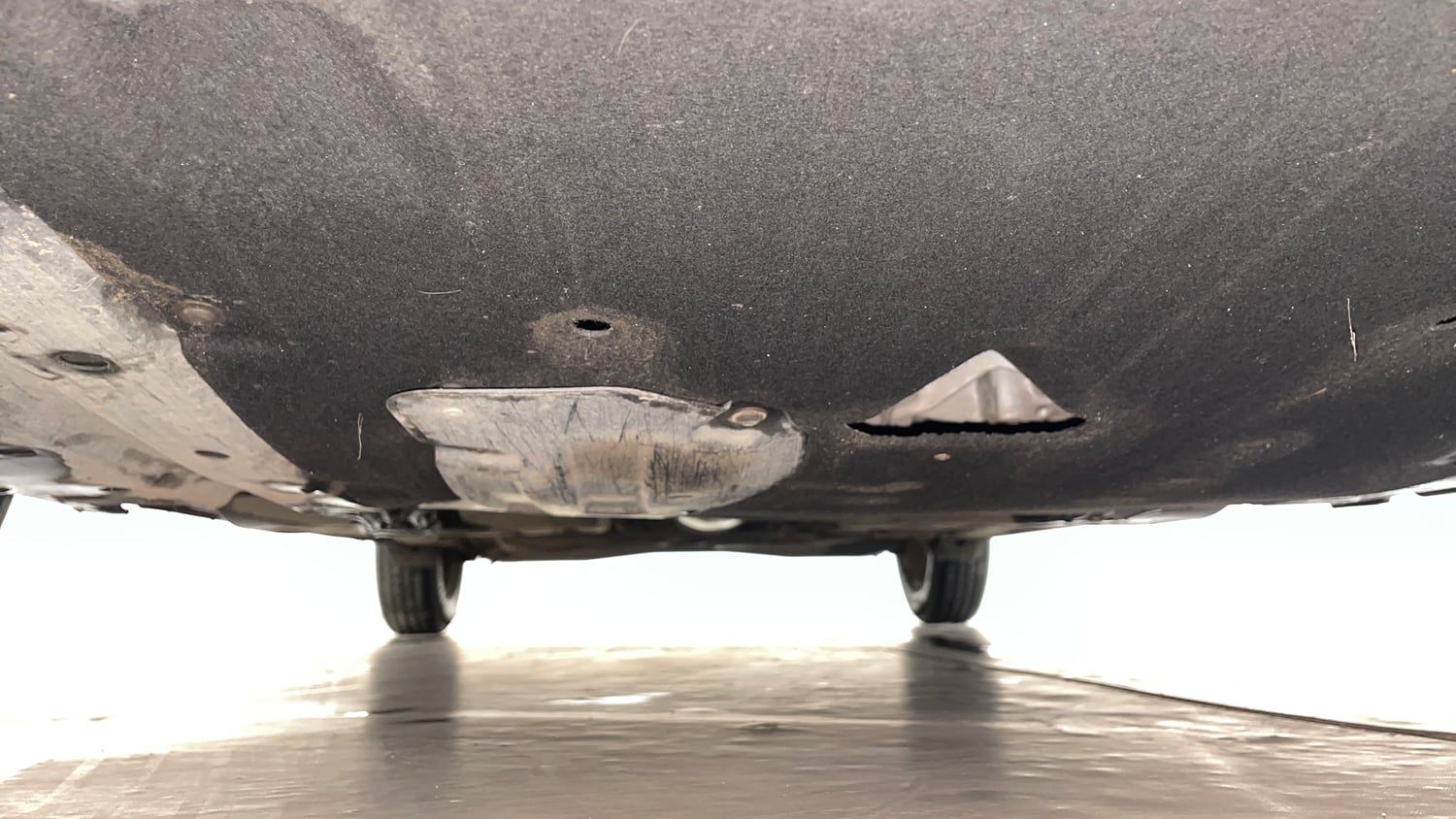 Used 2024 Maruti Suzuki Swift VXi (O) AMT Petrol Automatic extra FRONT LEFT UNDERBODY VIEW