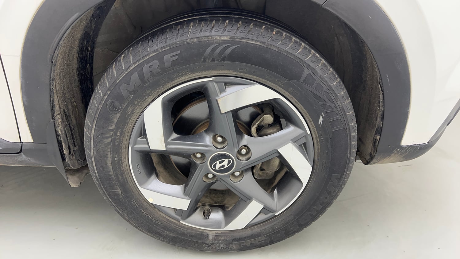 Used 2019 Hyundai Venue SX Plus 1.0 Turbo DCT Petrol Automatic tyres RIGHT FRONT TYRE RIM VIEW