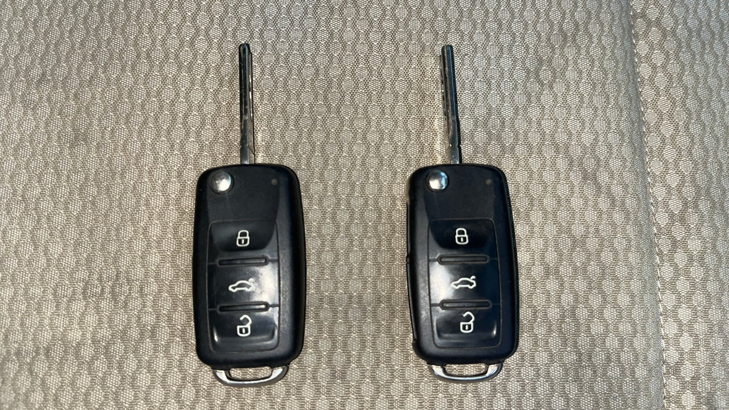 Used 2016 Volkswagen Ameo Highline1.2L (P) Petrol Manual extra CAR KEY VIEW