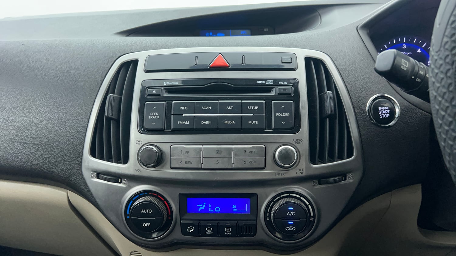 Used 2012 Hyundai i20 Asta 1.4 CRDI Diesel Manual interior MUSIC SYSTEM & AC CONTROL VIEW