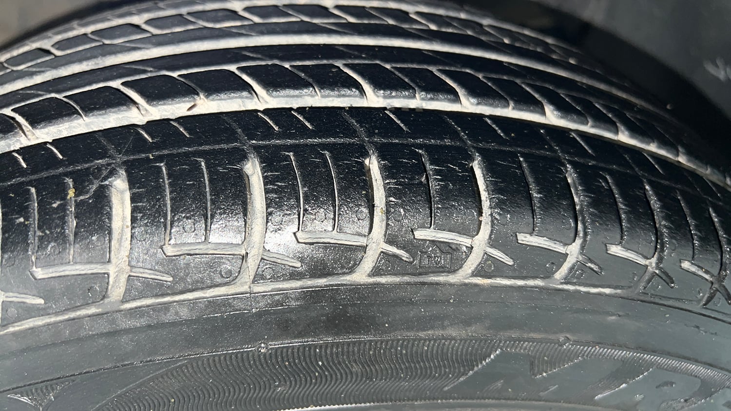 Used 2015 Hyundai Grand i10 Sportz 1.2 Kappa VTVT Petrol Manual tyres RIGHT FRONT TYRE TREAD VIEW