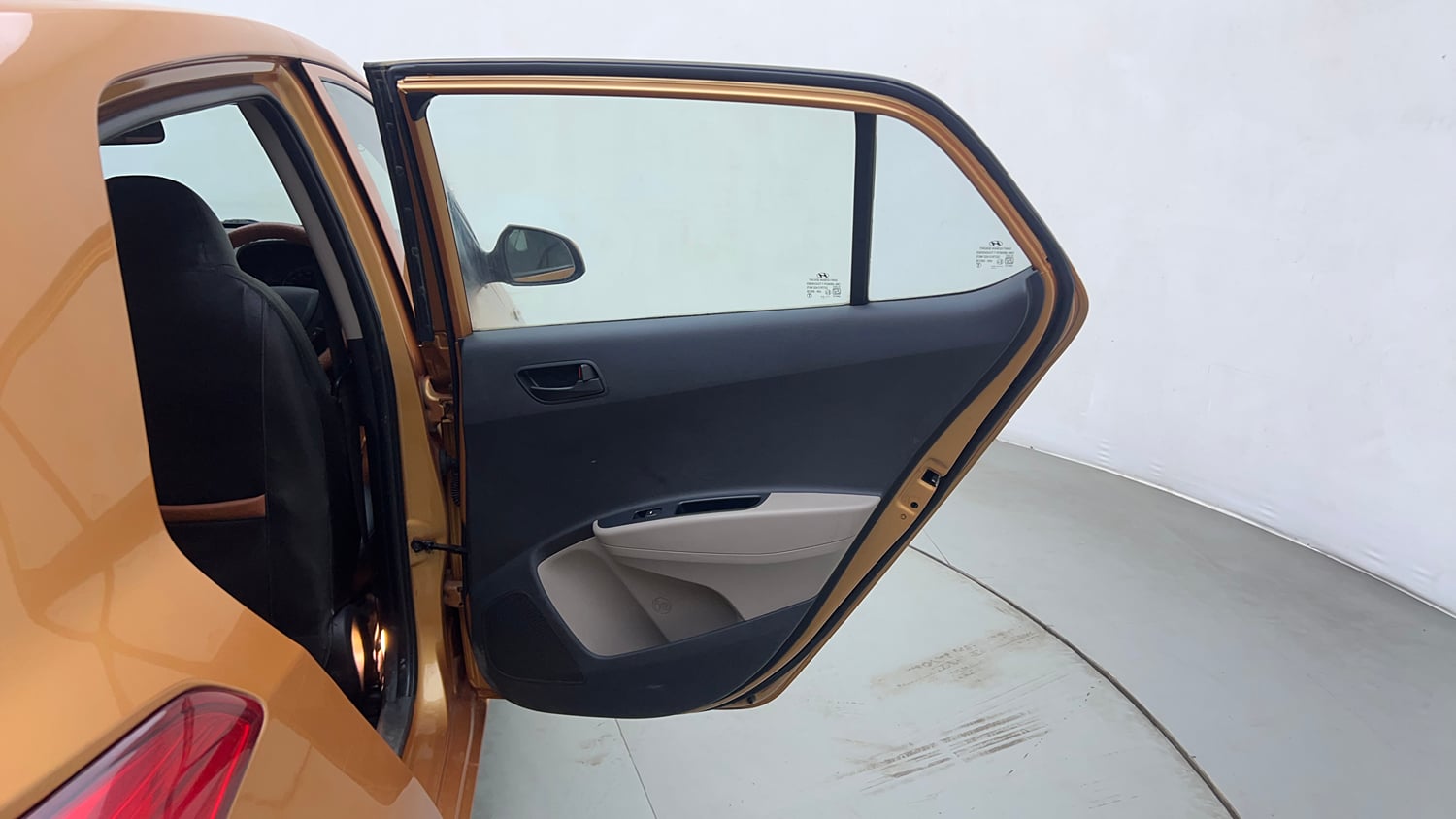 Used 2018 Hyundai Grand i10 Magna 1.2 Kappa VTVT Petrol Manual interior RIGHT REAR DOOR OPEN VIEW