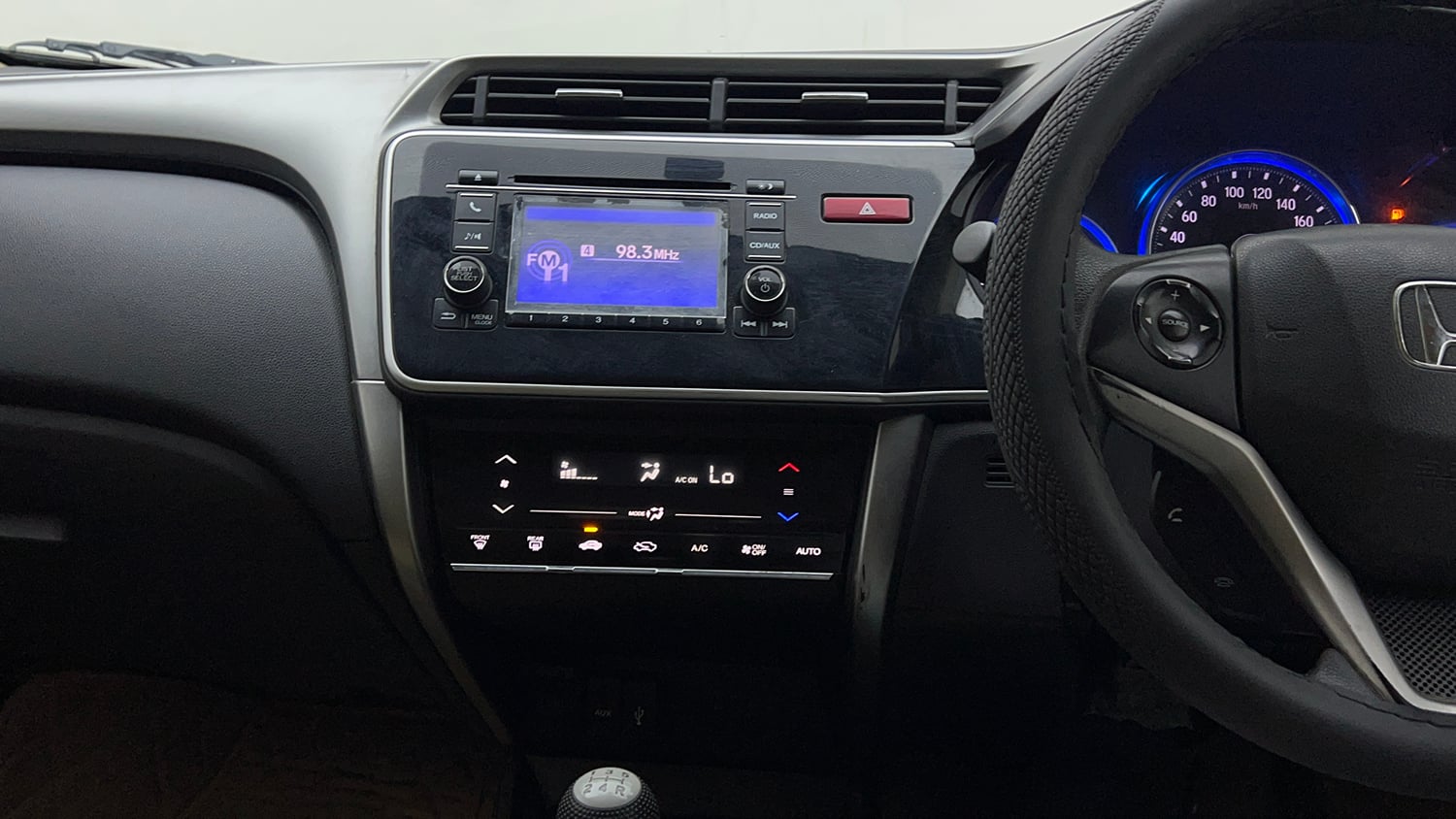 Used 2015 Honda City V Petrol Manual interior MUSIC SYSTEM & AC CONTROL VIEW