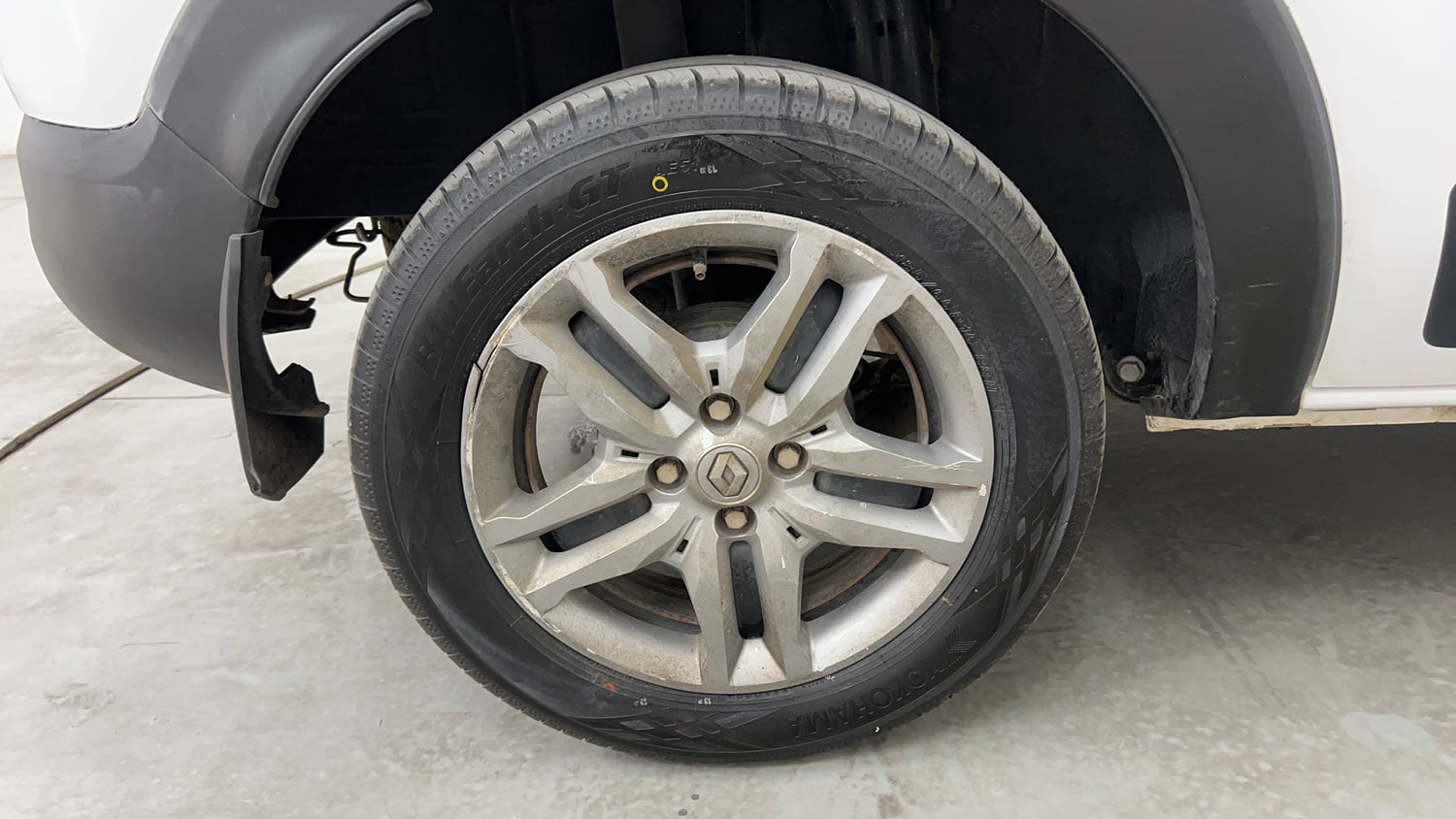 Used 2023 Renault Triber RXZ Petrol Manual tyres RIGHT REAR TYRE RIM VIEW