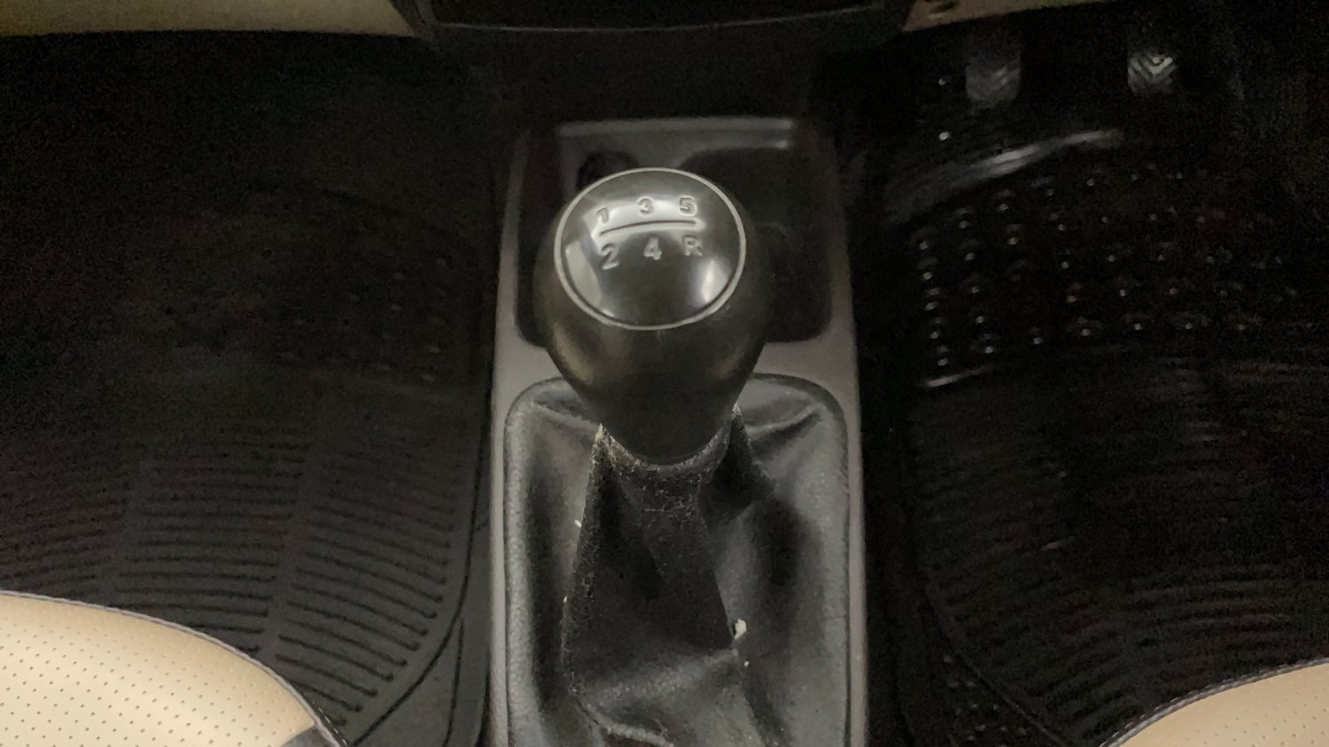 Used 2017 Hyundai Eon Era + Petrol Manual interior GEAR  KNOB VIEW