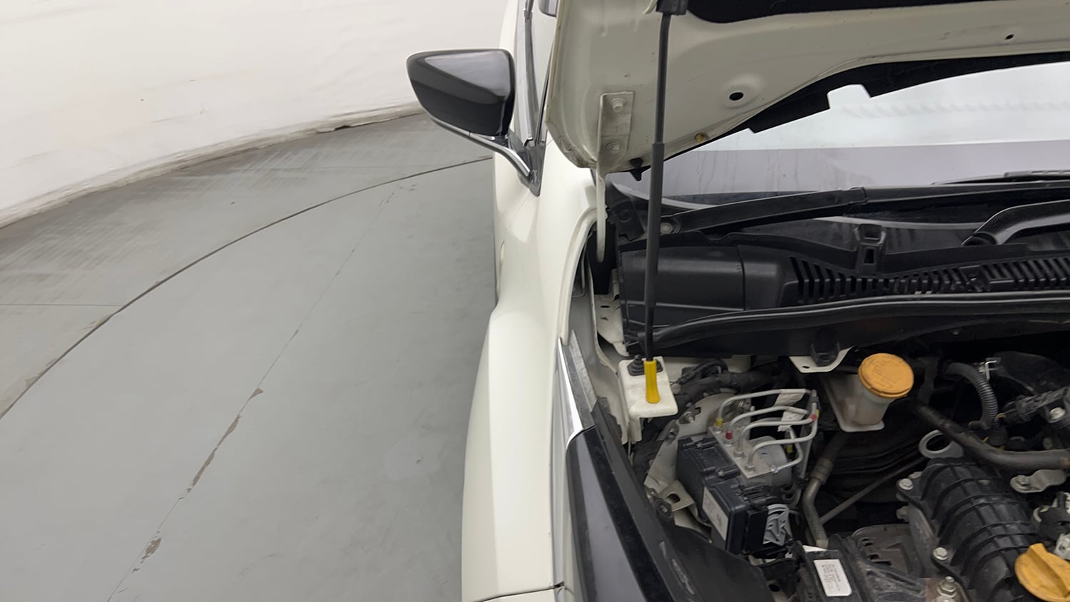 Used 2023 Tata Altroz XZA Petrol Petrol Automatic engine ENGINE RIGHT SIDE HINGE & APRON VIEW