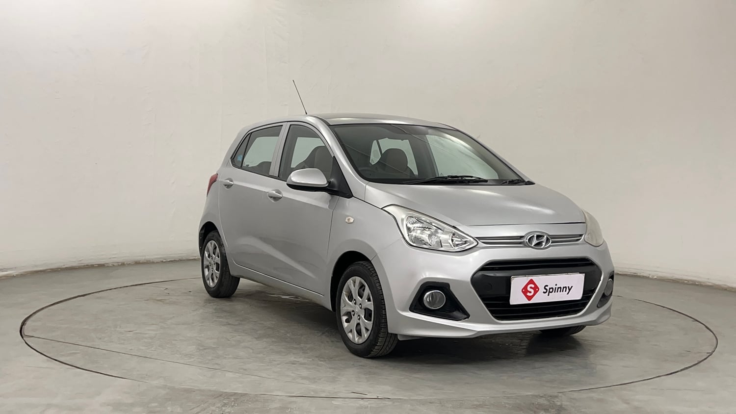 Used 2015 Hyundai Grand i10 Magna 1.2 Kappa VTVT Petrol Manual exterior RIGHT FRONT CORNER VIEW