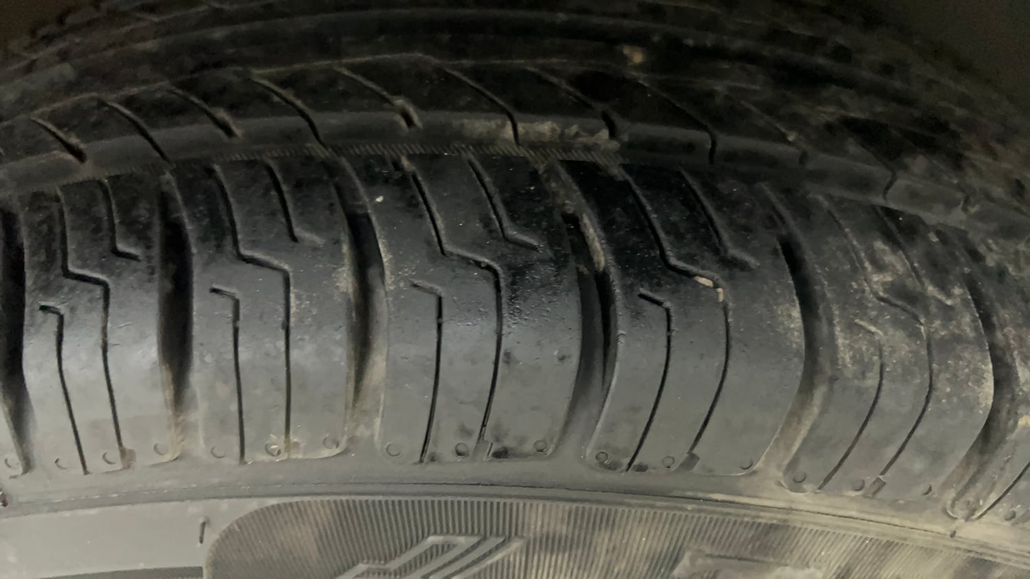 Used 2014 Hyundai Elite i20 Magna 1.2 Petrol Manual tyres RIGHT FRONT TYRE TREAD VIEW