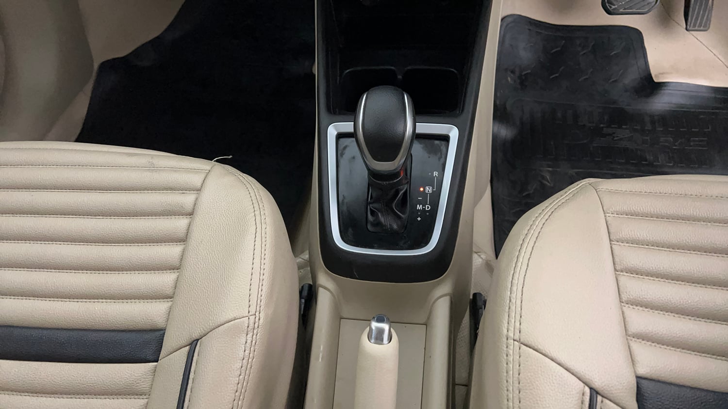 Used 2018 Maruti Suzuki Dzire VXi AMT Petrol Automatic interior GEAR  KNOB VIEW