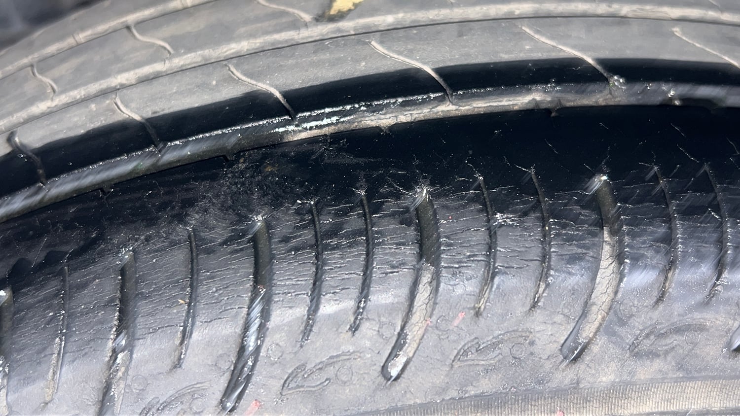 Used 2015 Maruti Suzuki Swift Dzire ZXI Petrol Manual tyres RIGHT REAR TYRE TREAD VIEW