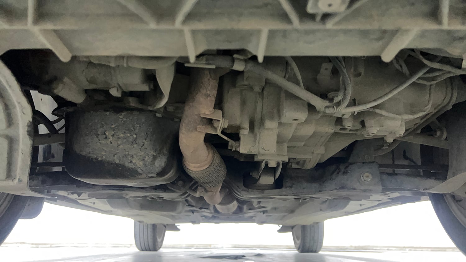 Used 2018 Volkswagen Ameo Highline1.2L Plus (P) 16 Alloy Petrol Manual extra FRONT LEFT UNDERBODY VIEW
