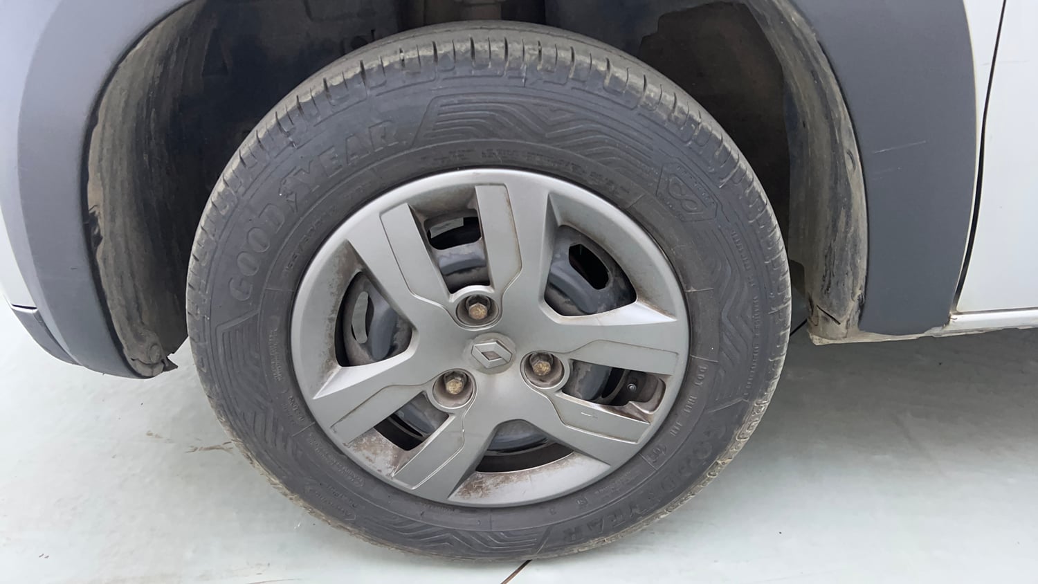 Used 2017 Renault Kwid 1.0 RXT AMT Petrol Automatic tyres LEFT FRONT TYRE RIM VIEW