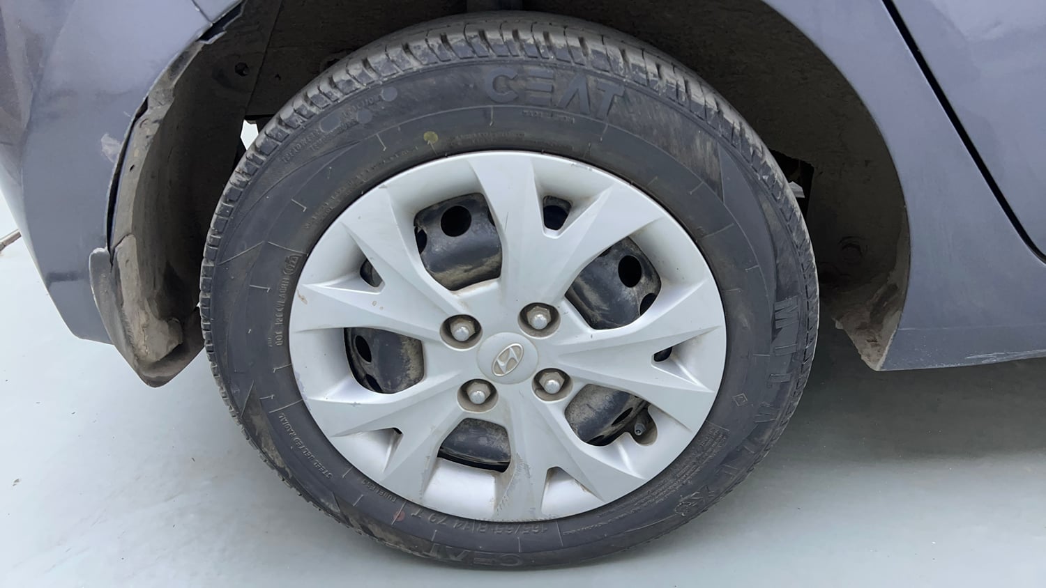 Used 2016 Hyundai Grand i10 Sportz 1.2 Kappa VTVT Petrol Manual tyres RIGHT REAR TYRE RIM VIEW
