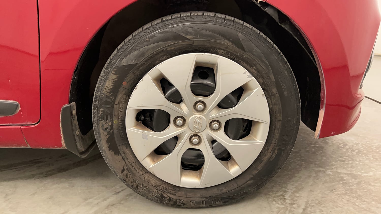 Used 2015 Hyundai Xcent S 1.2 Petrol Manual tyres RIGHT FRONT TYRE RIM VIEW