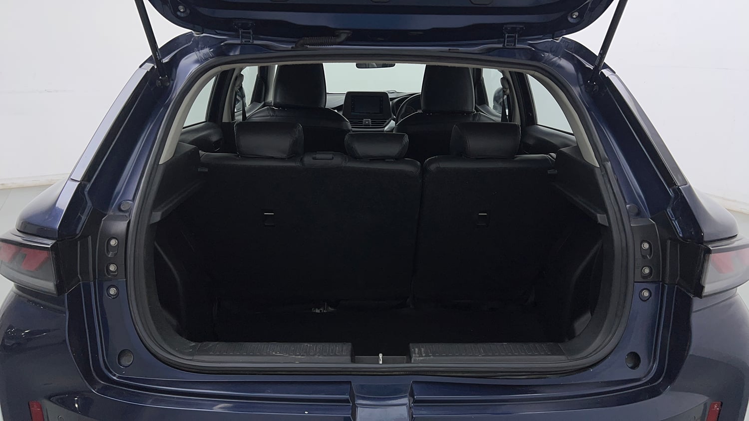 Used 2023 Maruti Suzuki Fronx Delta 1.2L MT Petrol Manual interior DICKY INSIDE VIEW