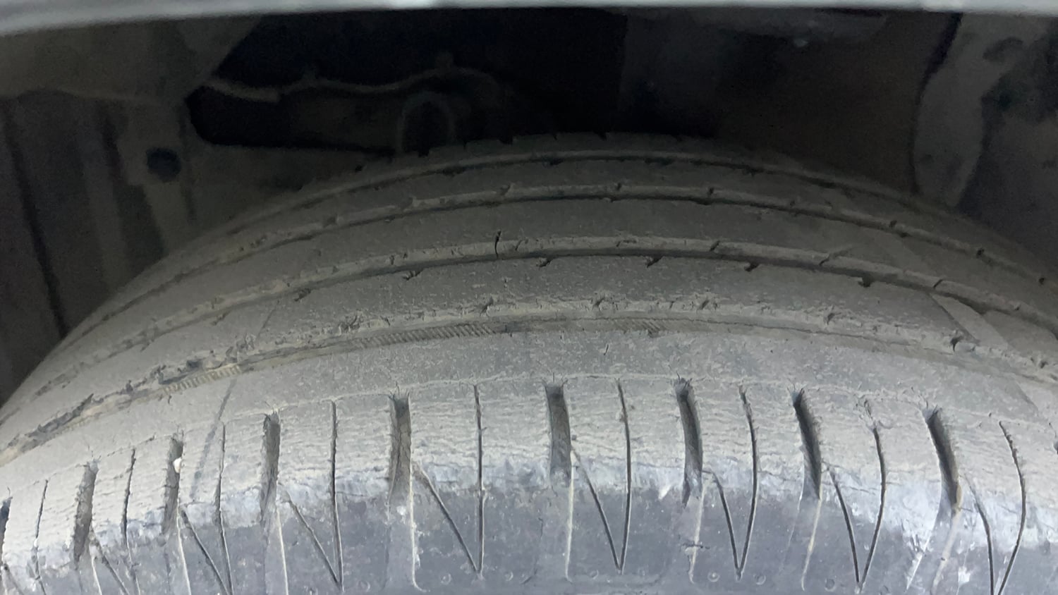 Used 2019 maruti-suzuki Vitara Brezza ZDi Plus Dual Tone AGS Diesel Automatic tyres LEFT FRONT TYRE TREAD VIEW