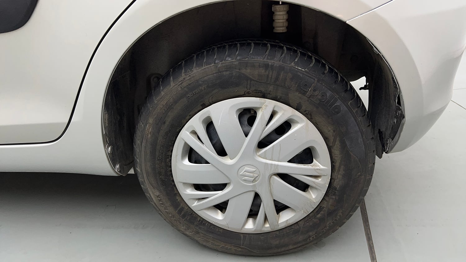 Used 2015 Maruti Suzuki Swift VXi Petrol Manual tyres LEFT REAR TYRE RIM VIEW