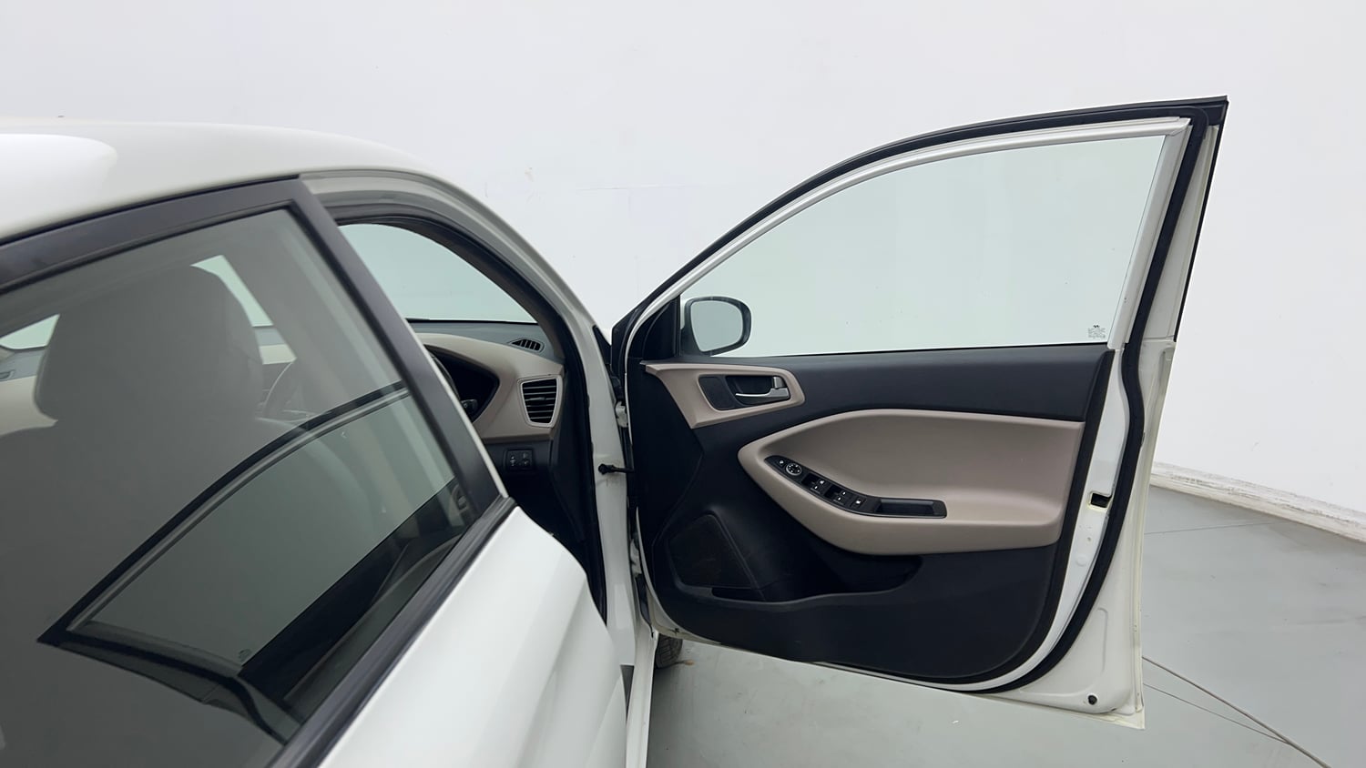 Used 2016 Hyundai Elite i20 Asta 1.2 (O) Petrol Manual interior RIGHT FRONT DOOR OPEN VIEW