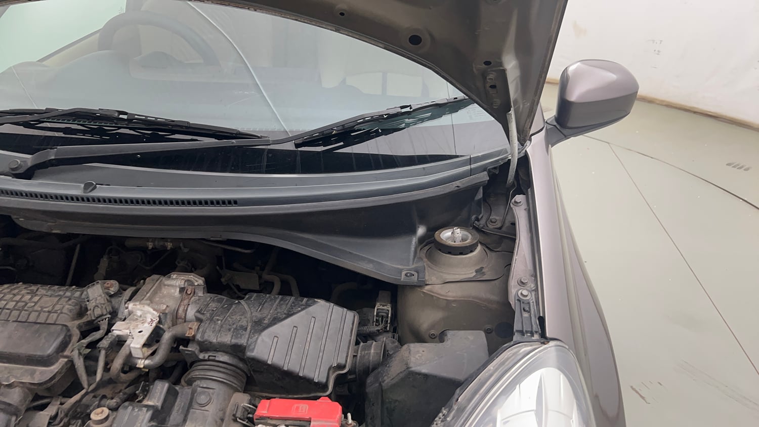 Used 2013 Honda Amaze 1.2 S i-VTEC Petrol Manual engine ENGINE LEFT SIDE HINGE & APRON VIEW