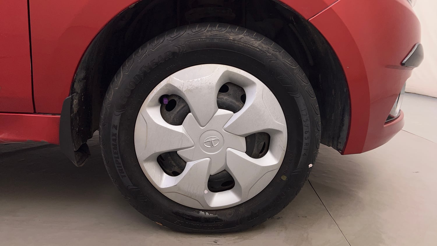 Used 2016 Tata Tiago Revotron XZ w/o Alloy Petrol Manual tyres RIGHT FRONT TYRE RIM VIEW