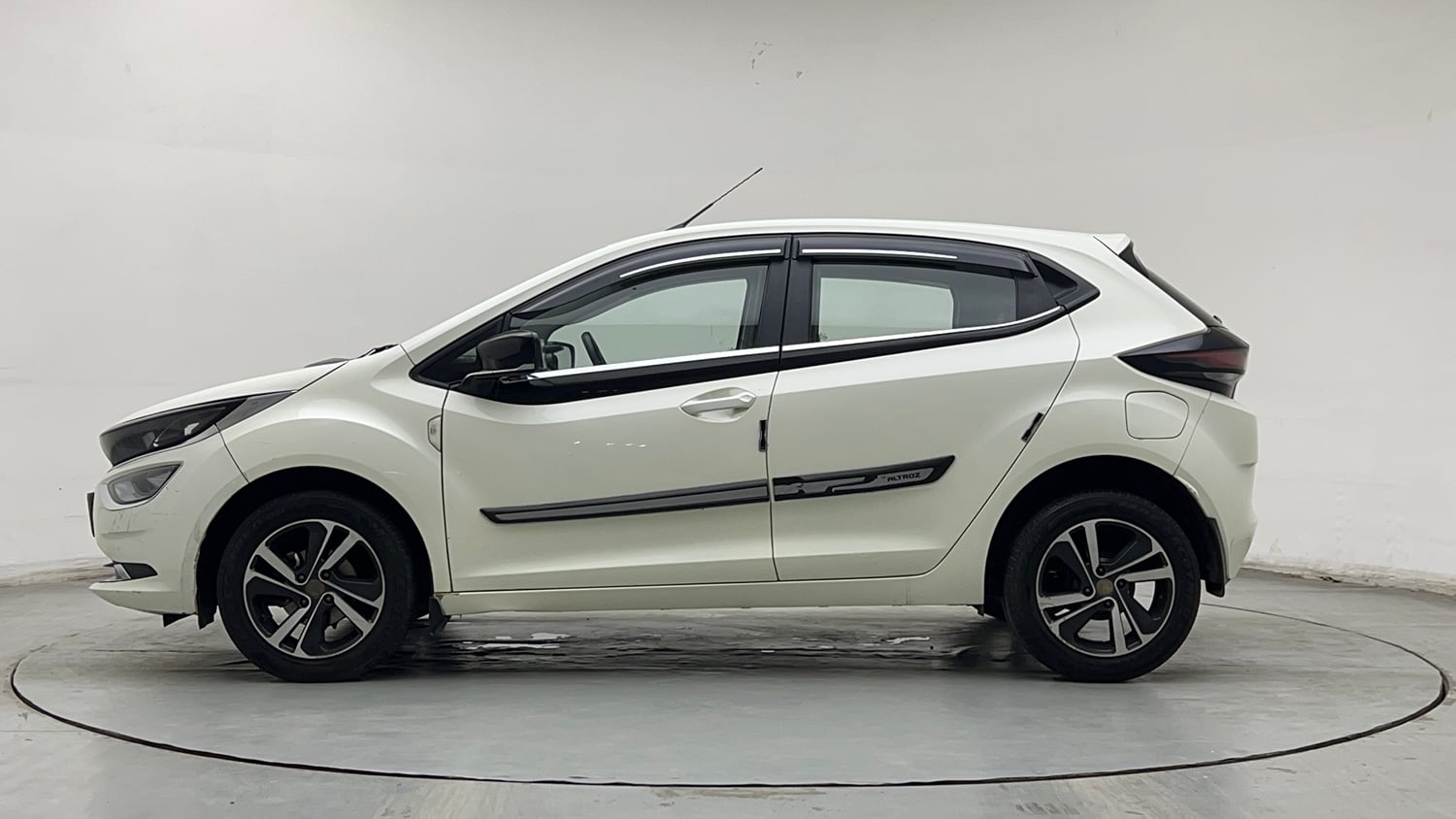 Used 2023 Tata Altroz XZA Petrol Petrol Automatic exterior LEFT SIDE VIEW