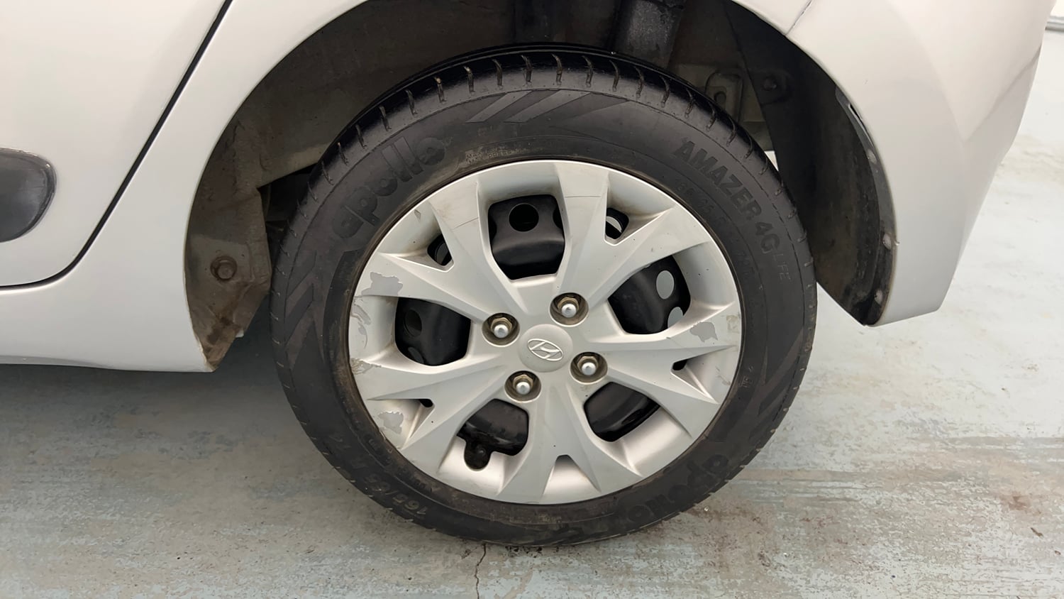 Used 2015 Hyundai Grand i10 Sportz 1.2 Kappa VTVT Petrol Manual tyres LEFT REAR TYRE RIM VIEW
