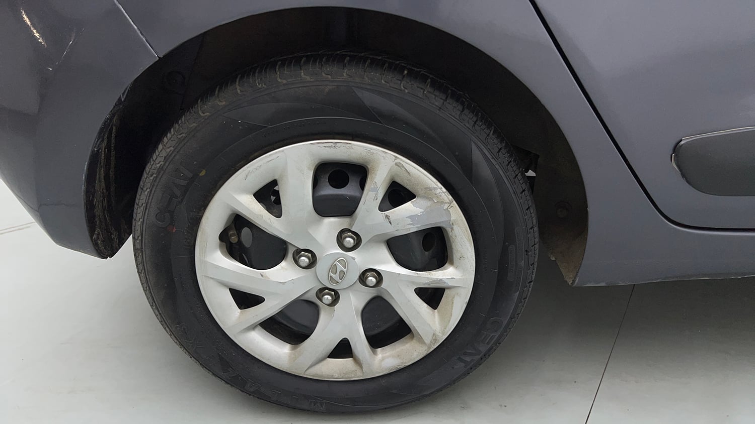 Used 2017 Hyundai Grand i10 Magna 1.2 Kappa VTVT Petrol Manual tyres RIGHT REAR TYRE RIM VIEW