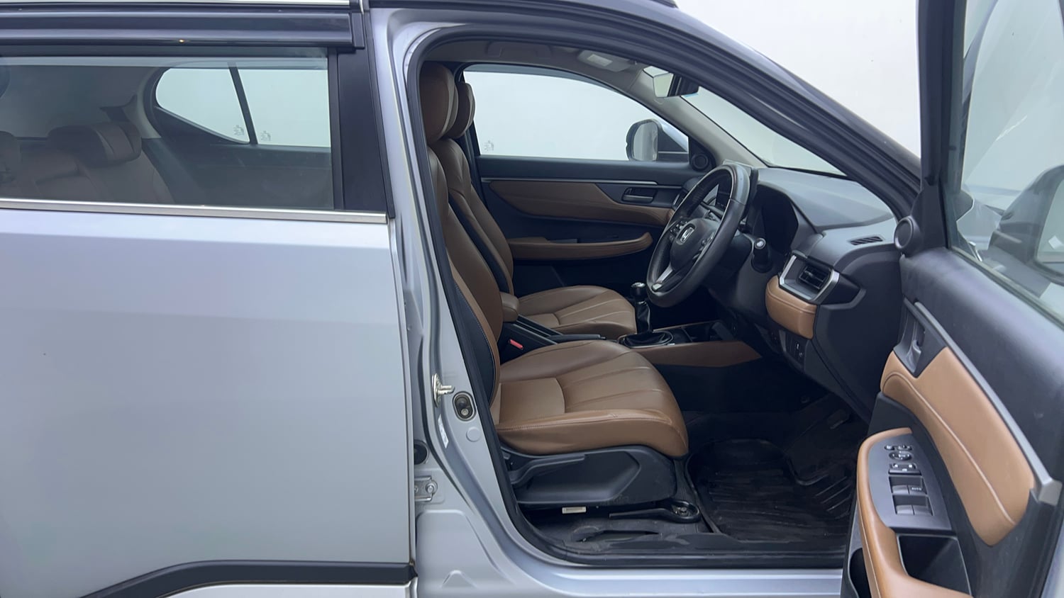 Used 2024 Honda Elevate ZX MT Petrol Manual interior RIGHT SIDE FRONT DOOR CABIN VIEW