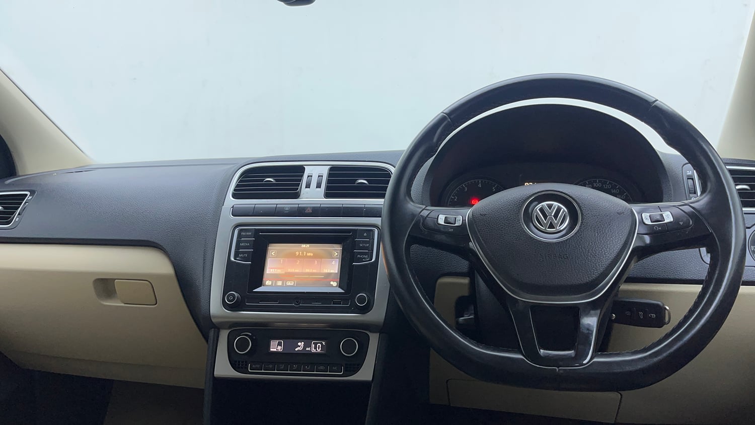 Used 2016 Volkswagen Ameo Highline1.2L (P) Petrol Manual interior DASHBOARD VIEW