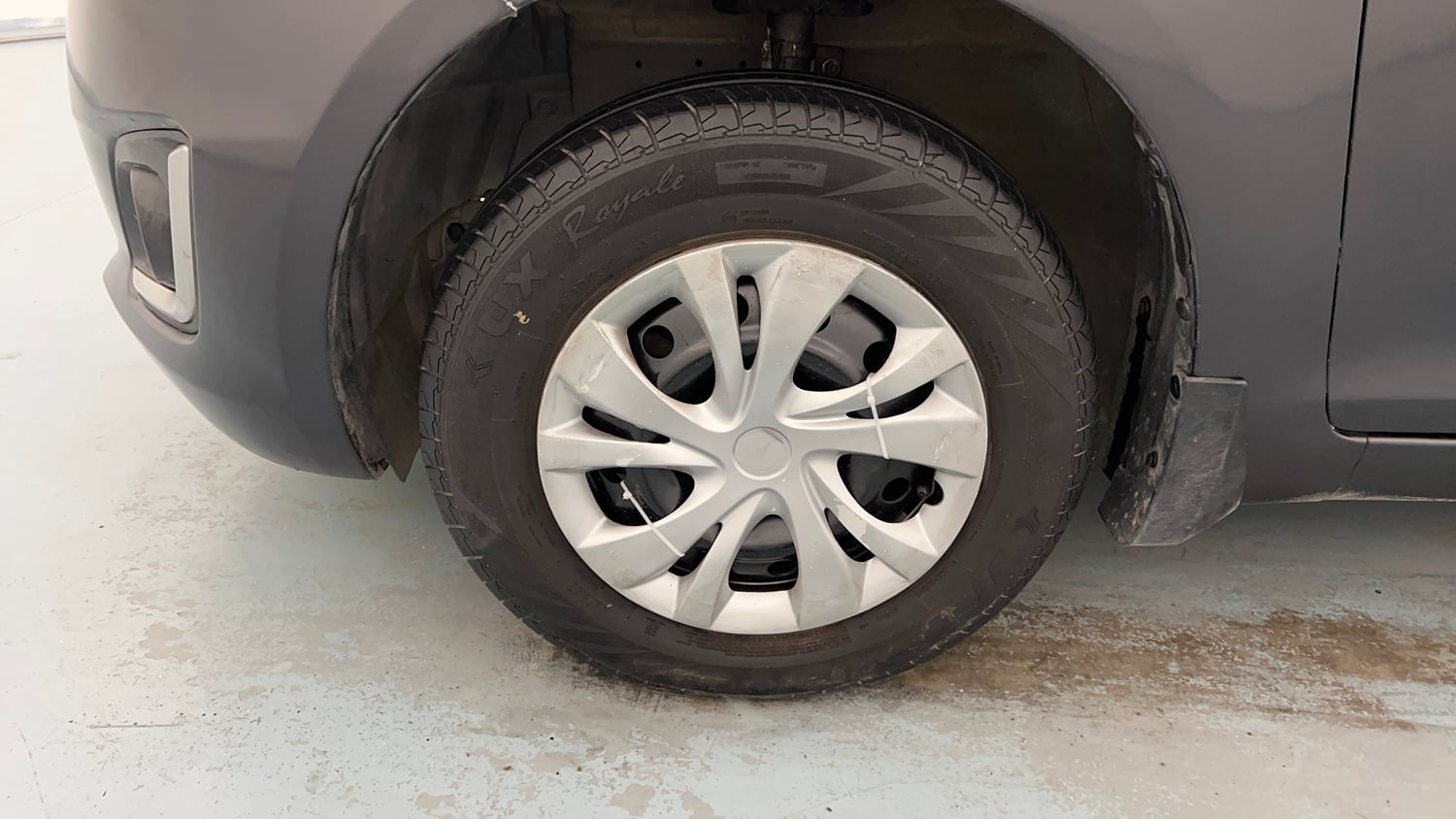 Used 2017 Maruti Suzuki Swift VXi Petrol Manual tyres LEFT FRONT TYRE RIM VIEW