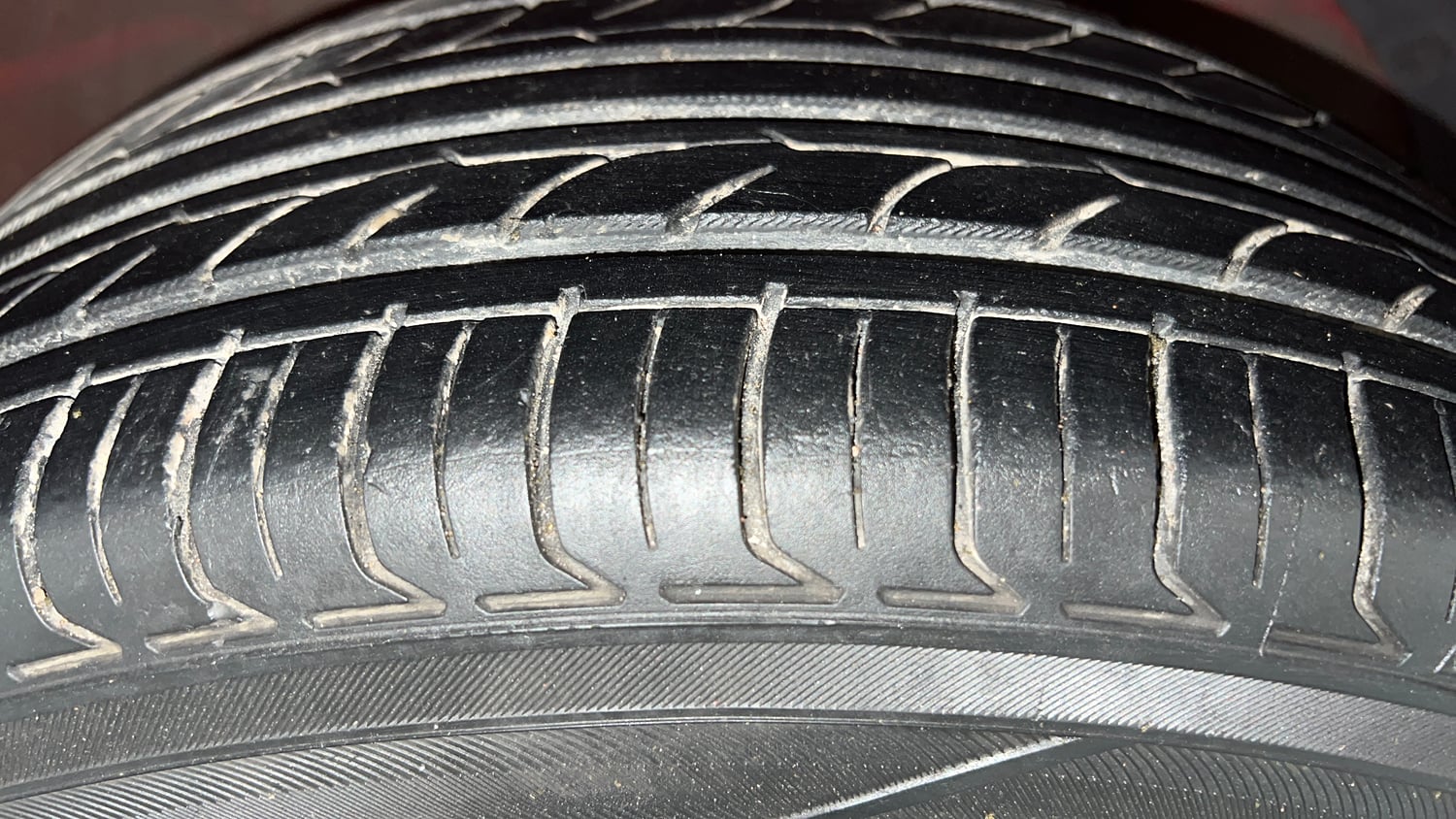 Used 2018 Maruti Suzuki Swift VXi AMT Petrol Automatic tyres RIGHT FRONT TYRE TREAD VIEW