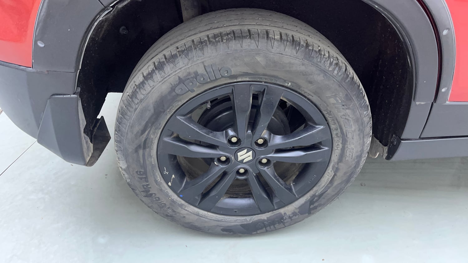 Used 2019 maruti-suzuki Vitara Brezza ZDi Plus Dual Tone AGS Diesel Automatic tyres RIGHT REAR TYRE RIM VIEW