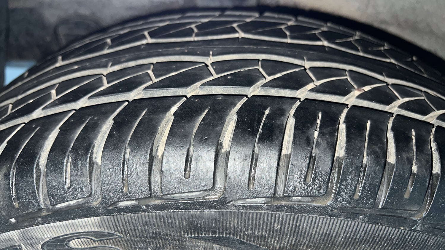 Used 2015 Hyundai Grand i10 Sportz 1.2 Kappa VTVT Petrol Manual tyres RIGHT REAR TYRE TREAD VIEW