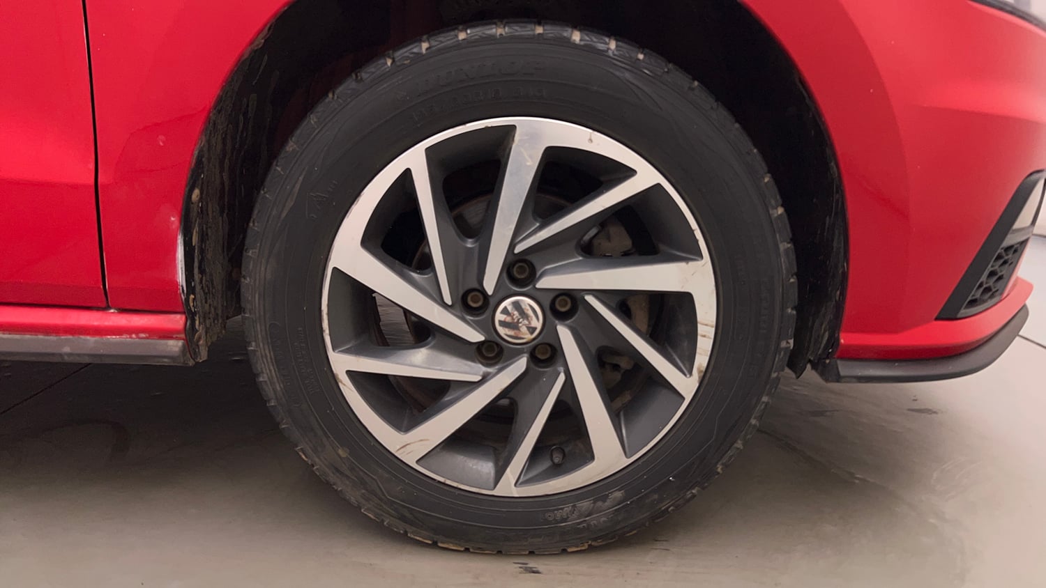 Used 2020 Volkswagen Polo Comfortline Plus 1.0L MPI Petrol Manual tyres RIGHT FRONT TYRE RIM VIEW