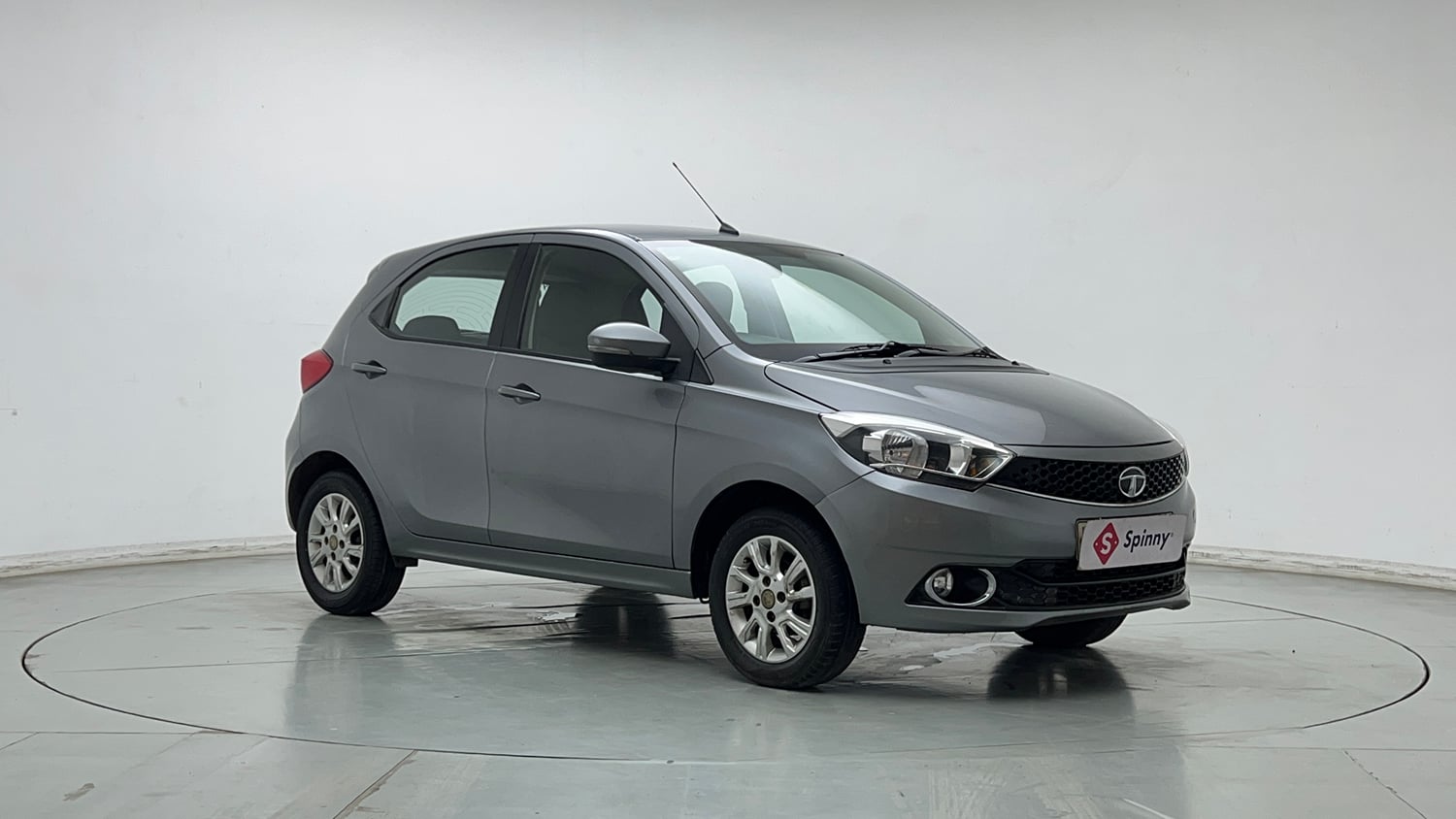 Used 2018 Tata Tiago Revotron XZ Petrol Manual exterior RIGHT FRONT CORNER VIEW