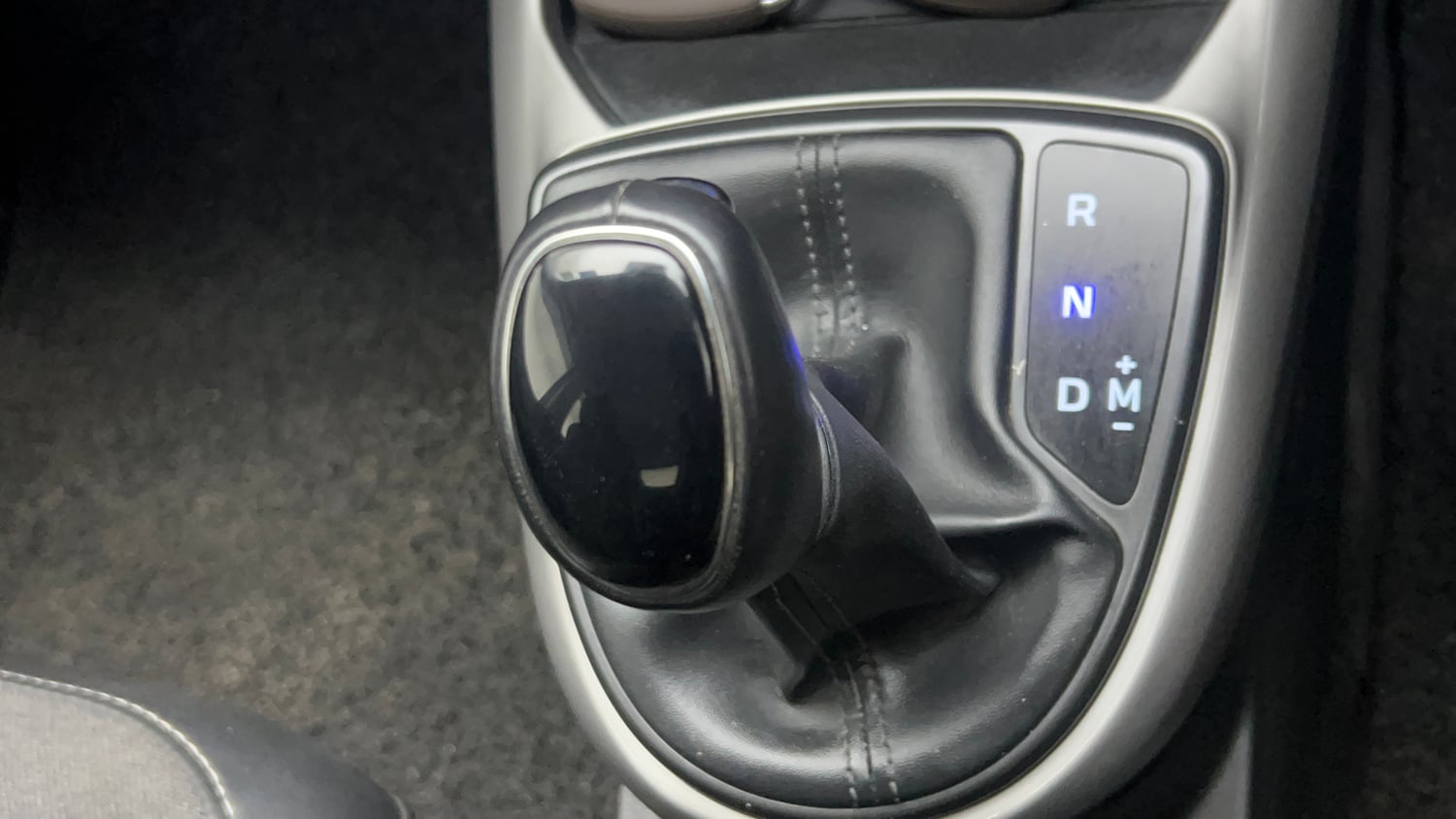 Used 2024 Hyundai Exter SX (O) 1.2 AMT Petrol Automatic interior GEAR  KNOB VIEW