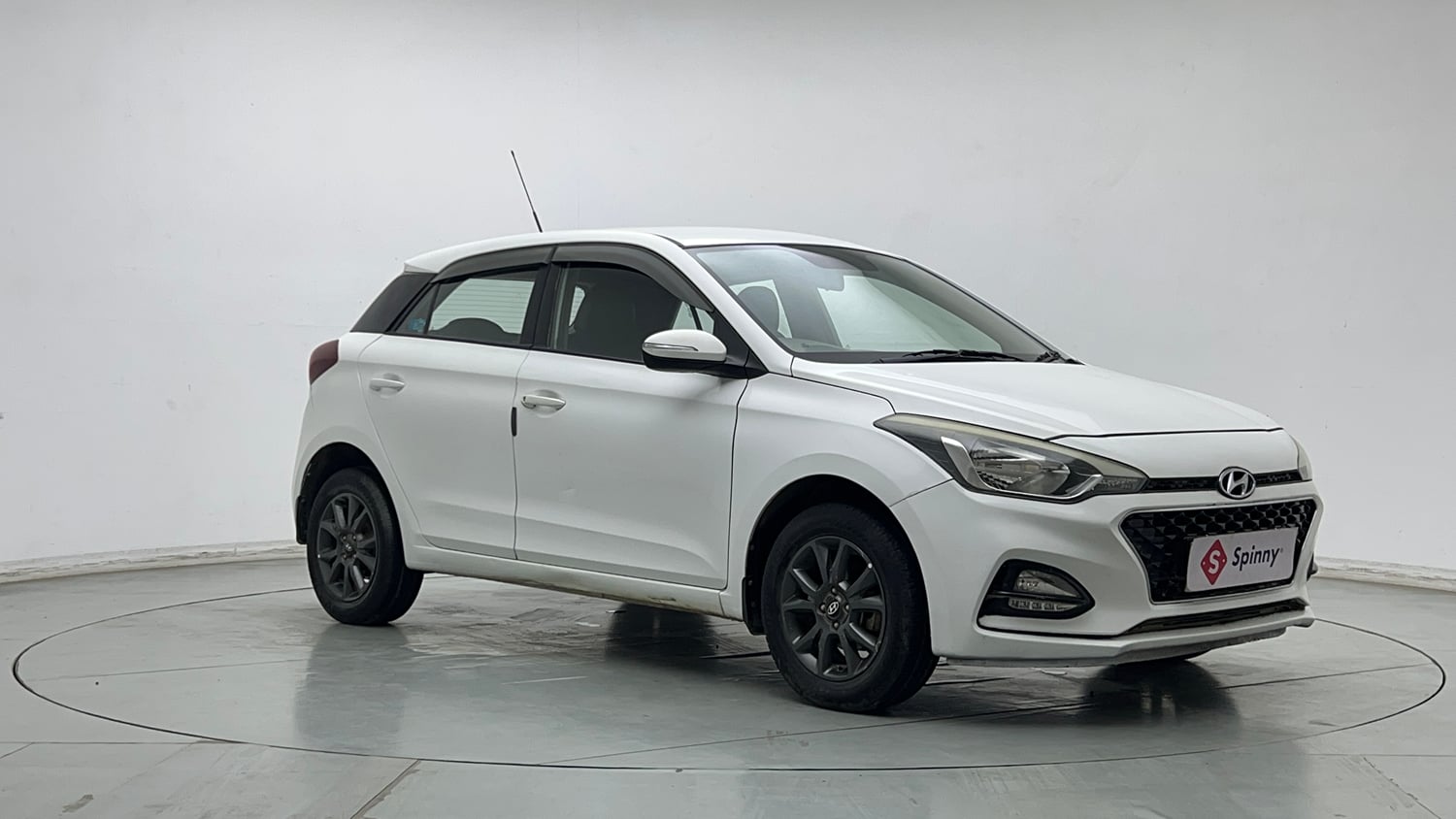Used 2020 Hyundai Elite i20 Sportz Plus 1.2 Petrol Manual exterior RIGHT FRONT CORNER VIEW