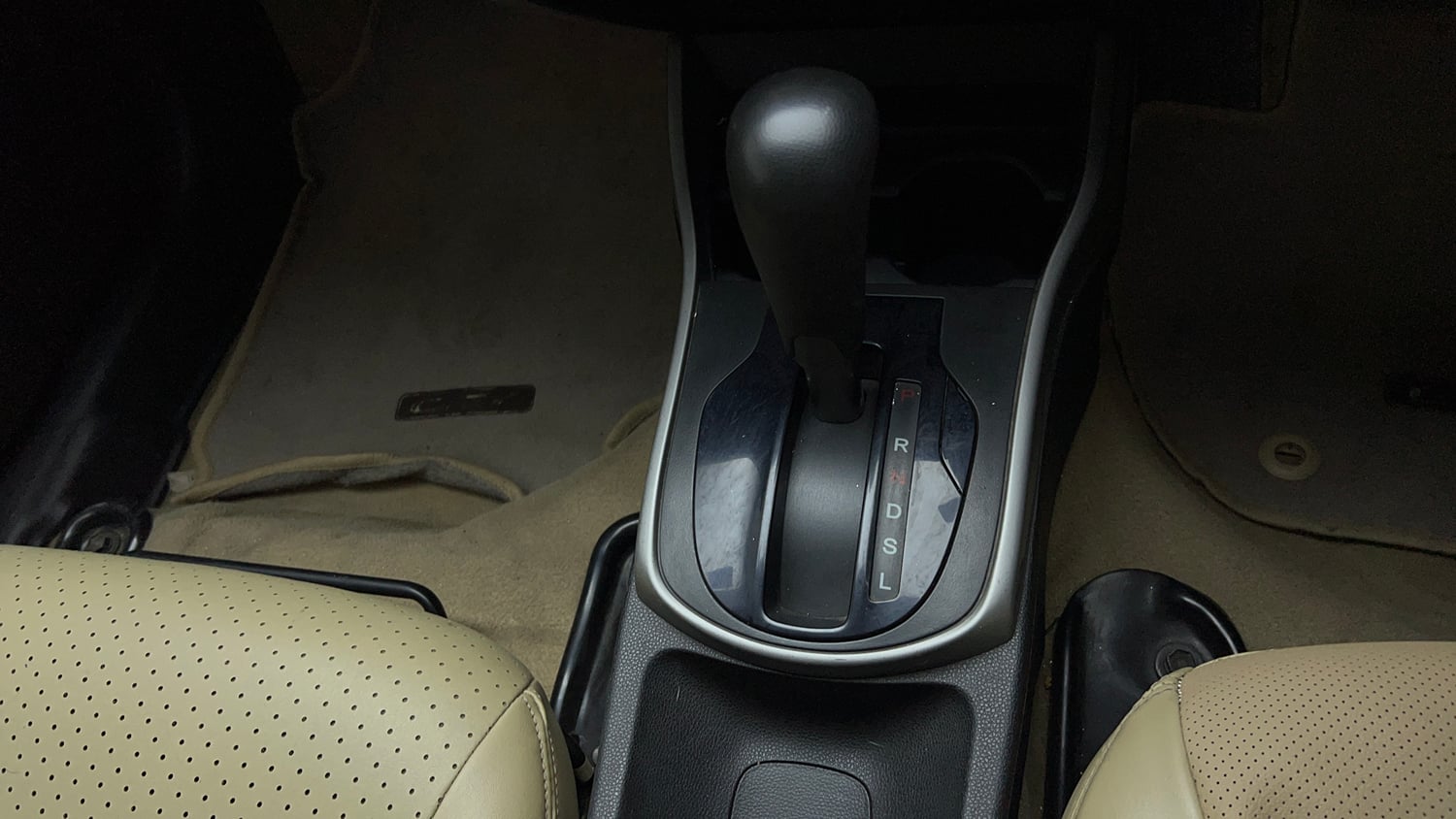Used 2016 Honda City SV CVT Petrol Automatic interior GEAR  KNOB VIEW