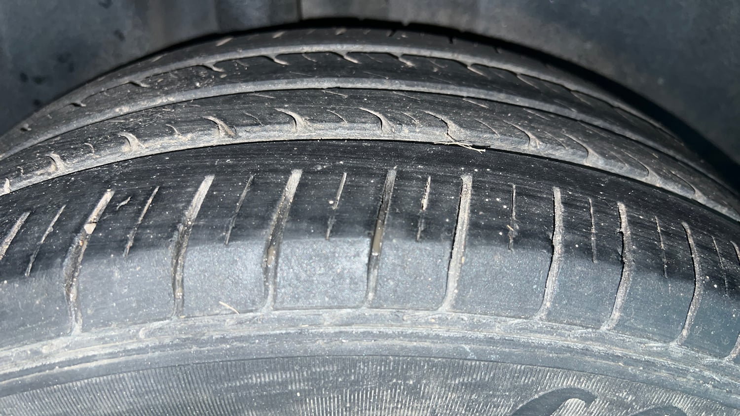 Used 2015 Volkswagen Polo Highline1.2L (P) Petrol Manual tyres RIGHT REAR TYRE TREAD VIEW