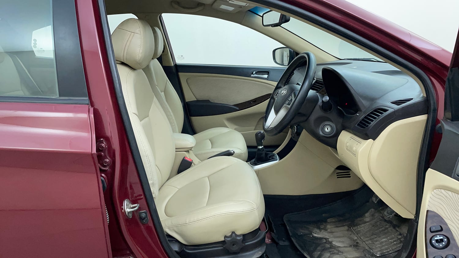 Used 2013 Hyundai Verna Fluidic 1.6 VTVT SX Petrol Manual interior RIGHT SIDE FRONT DOOR CABIN VIEW