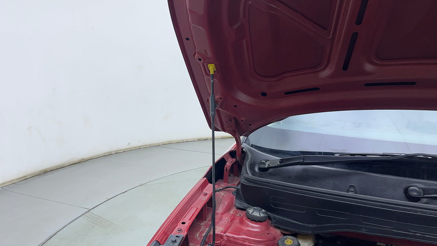 Used 2023 Hyundai Venue SX 1.5 CRDi Diesel Manual engine ENGINE RIGHT SIDE HINGE & APRON VIEW