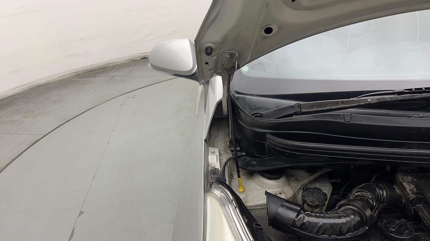 Used 2015 Hyundai Grand i10 Sportz 1.2 Kappa VTVT Petrol Manual engine ENGINE RIGHT SIDE HINGE & APRON VIEW