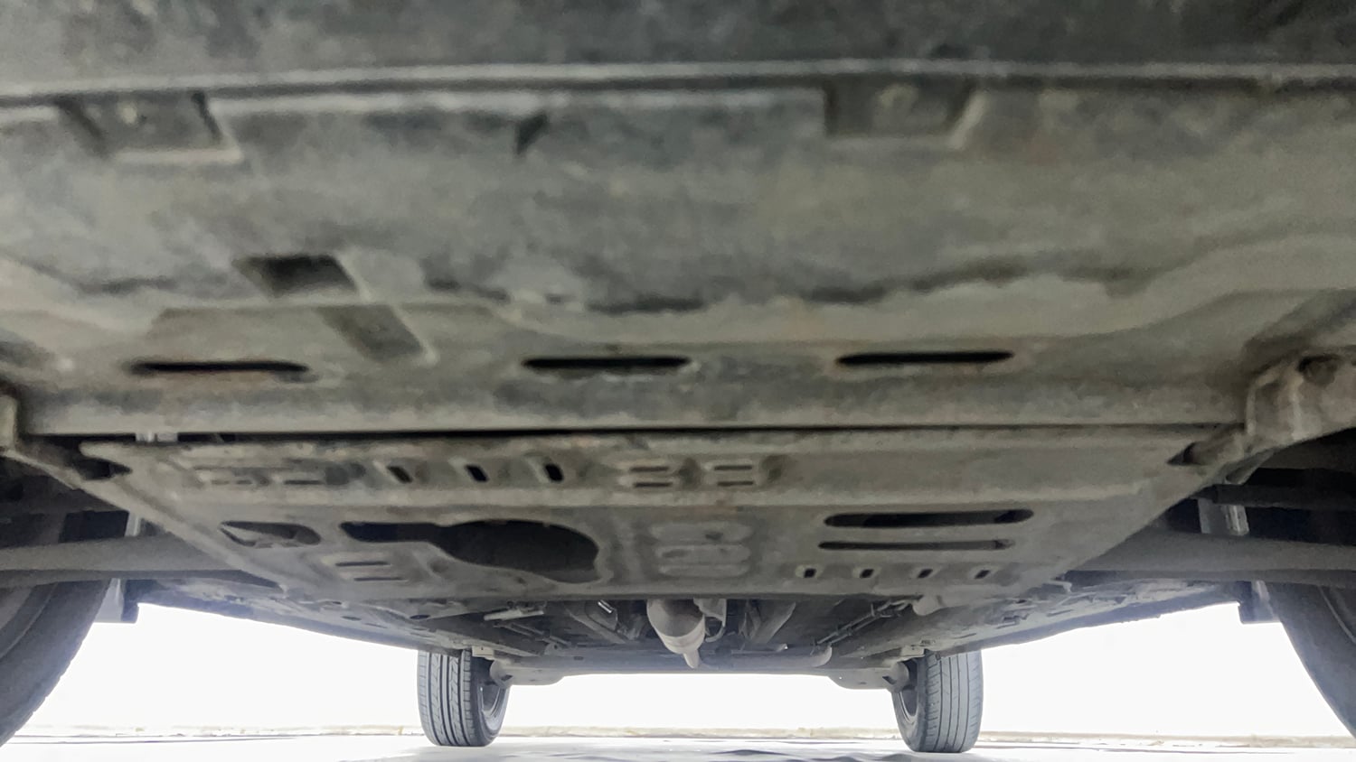 Used 2021 Renault Kiger RXZ AMT Dual Tone Petrol Automatic extra FRONT LEFT UNDERBODY VIEW