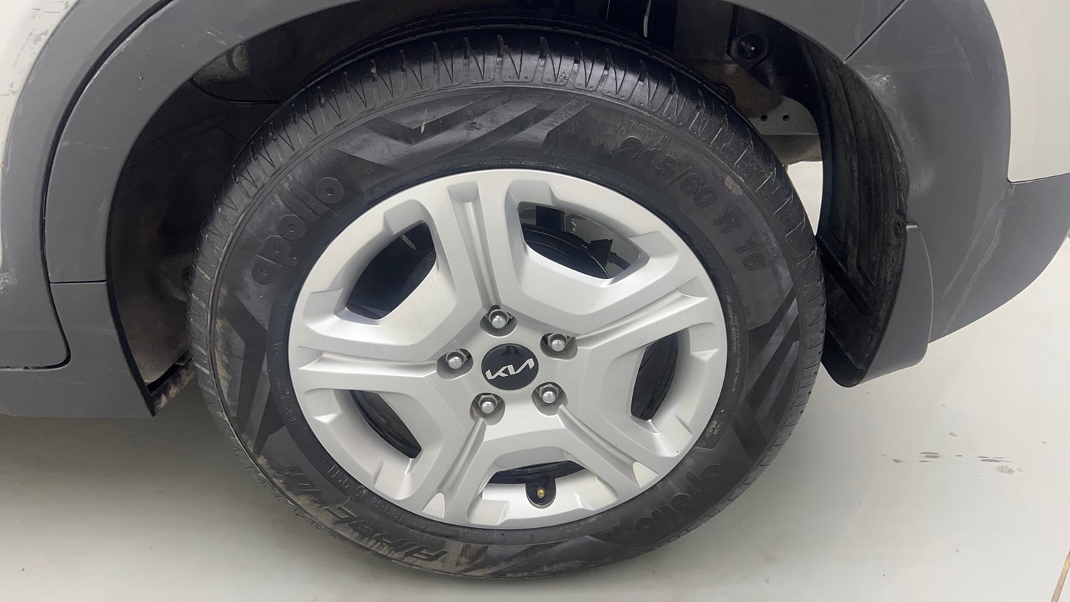 Used 2024 Kia Sonet HTK Plus 1.2 Petrol+Cng (outside fitted) Cng Manual tyres LEFT REAR TYRE RIM VIEW