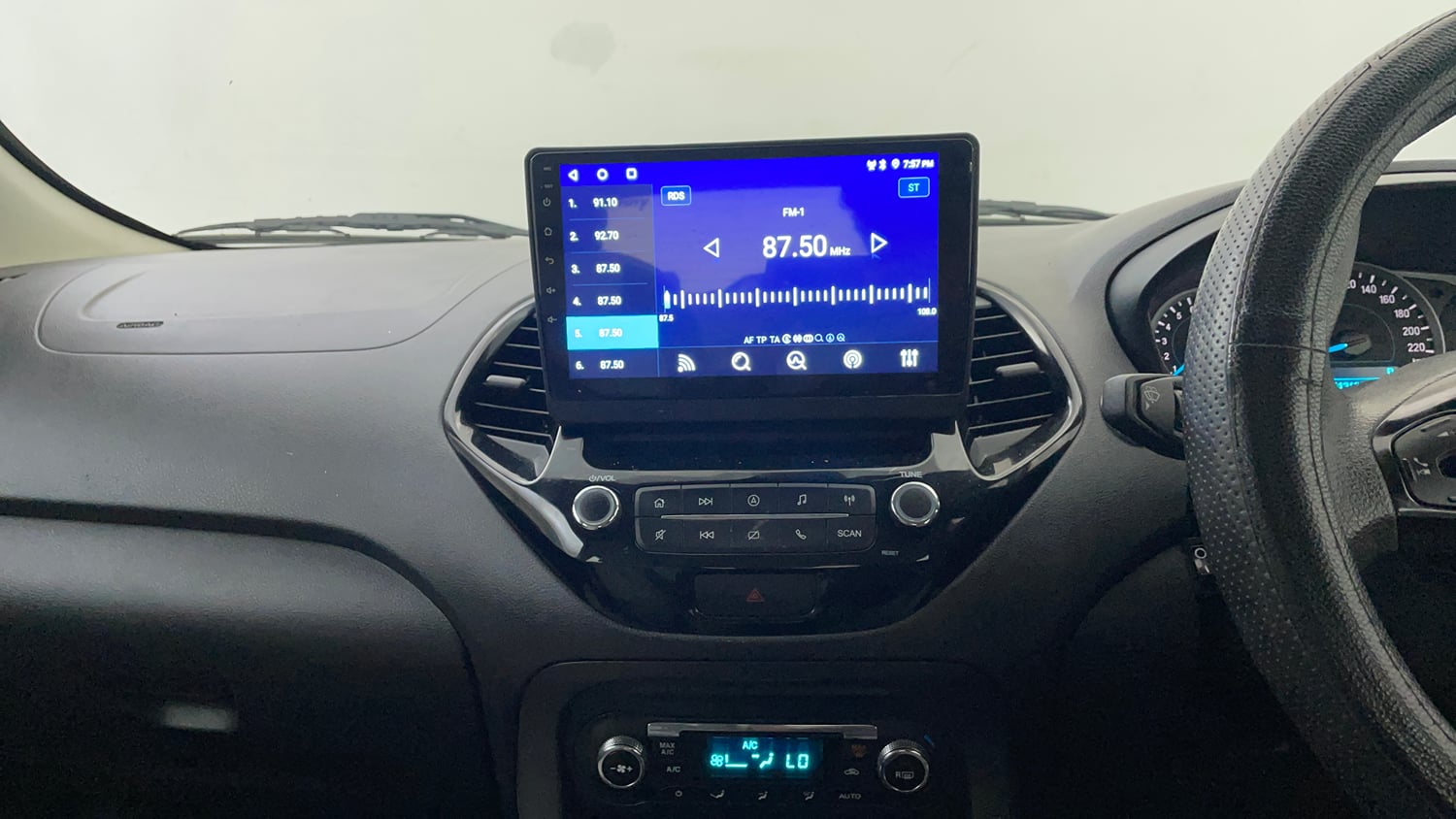 Used 2019 Ford Figo Titanium 1.5 Ti-VCT AT Petrol Automatic interior MUSIC SYSTEM & AC CONTROL VIEW